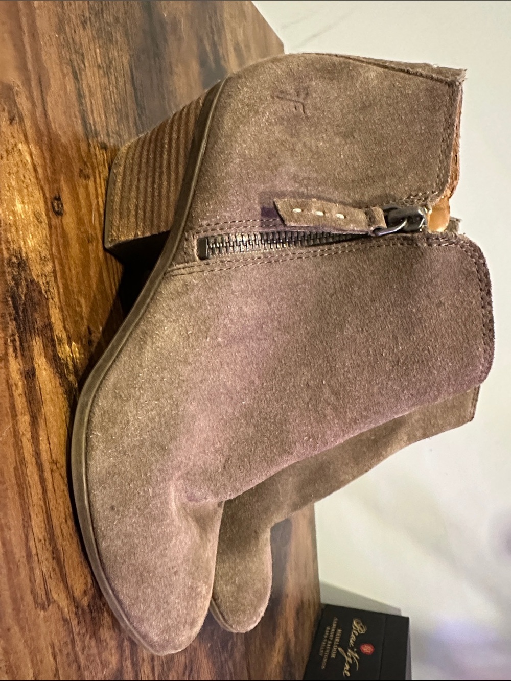 Frye 7.5 Women's Suede Ankle Booties in Brown taupe Side Zip Heel vintage